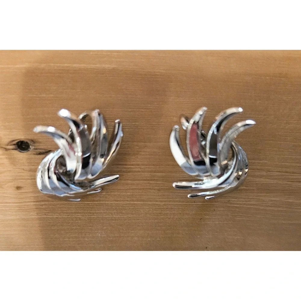Silver Tone Clip On Earrings Abstract‎ Swirl Statement Jewelry